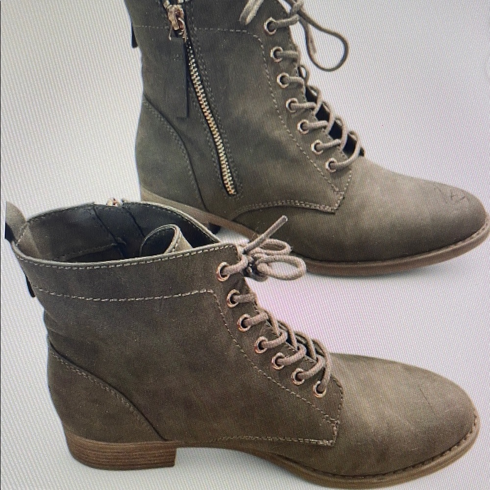 Women's Lace-Up Heeled Boots - Tan